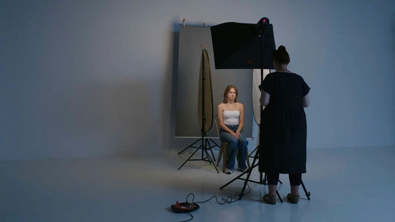 Backdrop – Eindeloos Gepest - Het Verhaal van Nora, Tren en Anne-Ruth