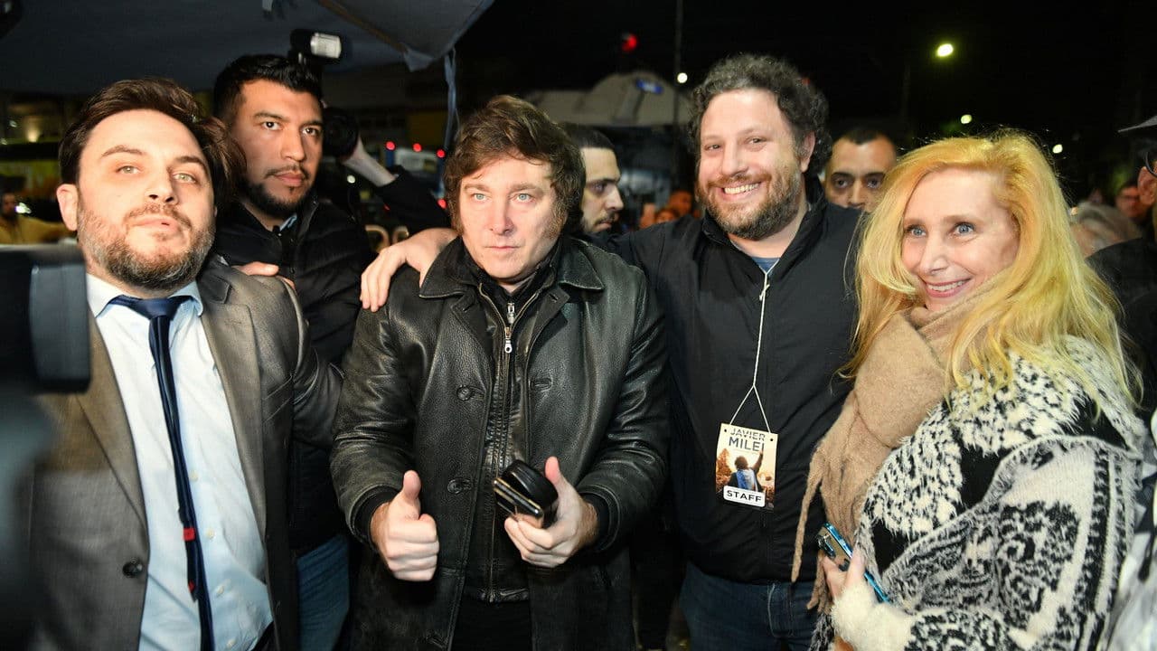 Backdrop – Javier Milei: la revolución liberal