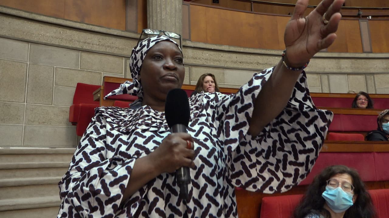 Backdrop – Debout les femmes !