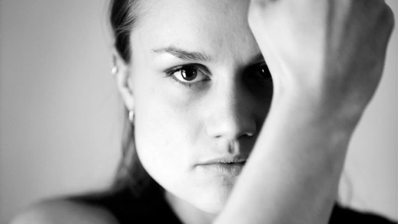 Backdrop – Armbryterskan från Ensamheten