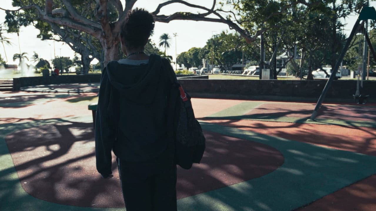 Backdrop – Opposées