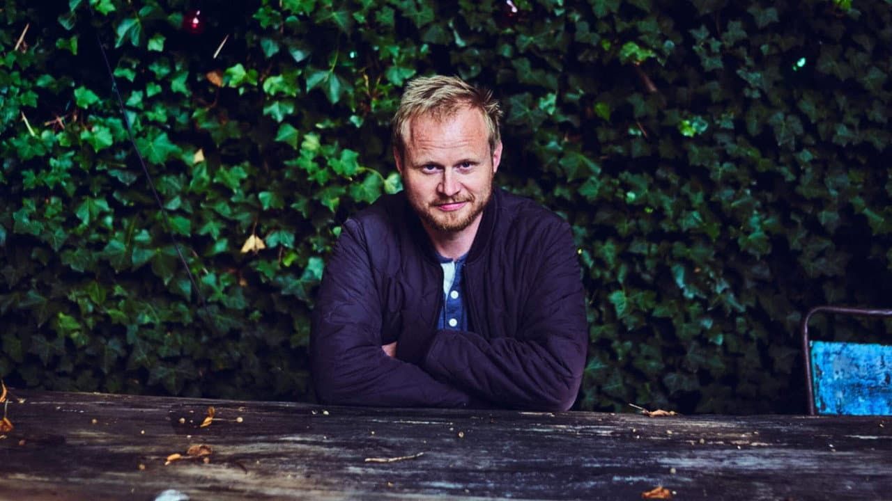 Backdrop – Jonatan Spang: Spark i Løgsuppen