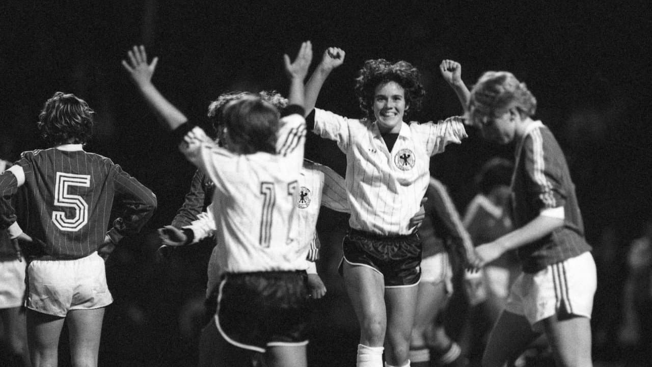 Backdrop – Mädchen können kein Fußball spielen