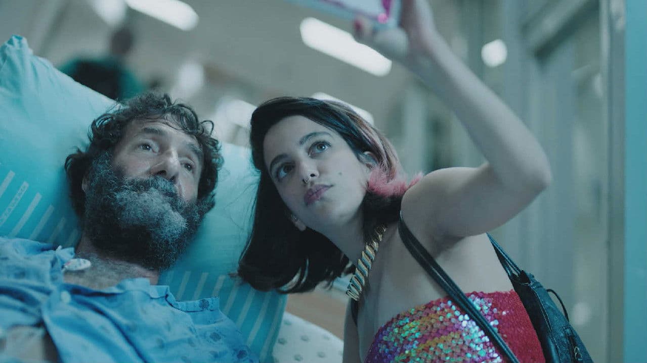 Backdrop – קצפת ודובדבנים