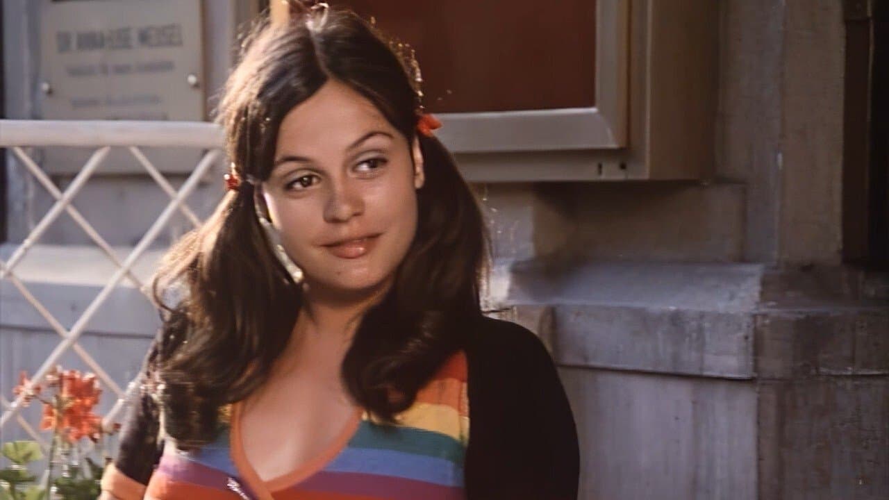 Backdrop – Schulmädchen-Report 4. Teil: Was Eltern oft verzweifeln läßt