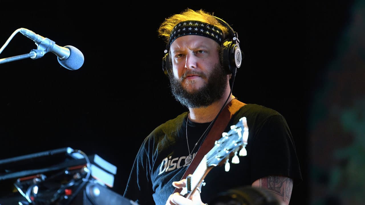 Backdrop – Bon Iver : Live at the Pioneer Works Warehouse in Brooklyn NPR
