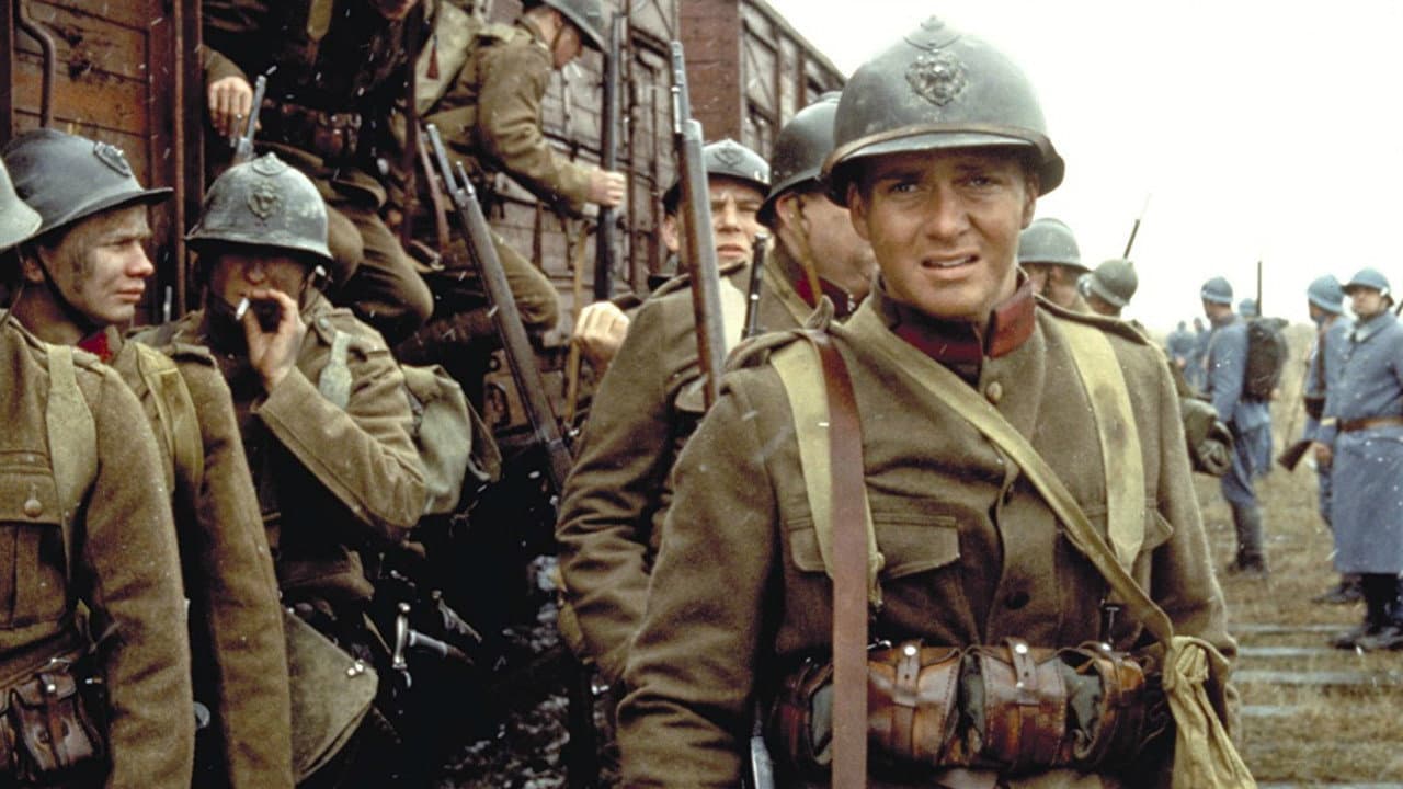 Backdrop – Die Abenteuer des jungen Indiana Jones: In der Hölle mit Charles De Gaulle