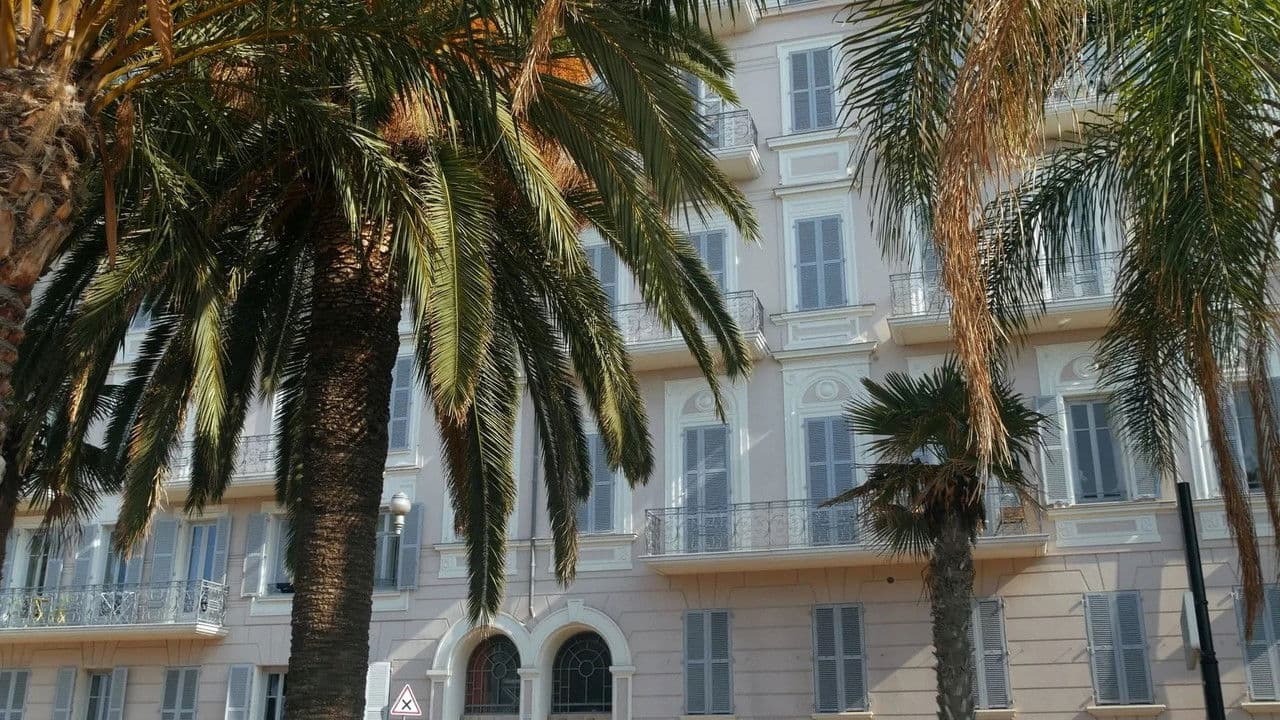 Backdrop – Nice, les artistes et l'azur