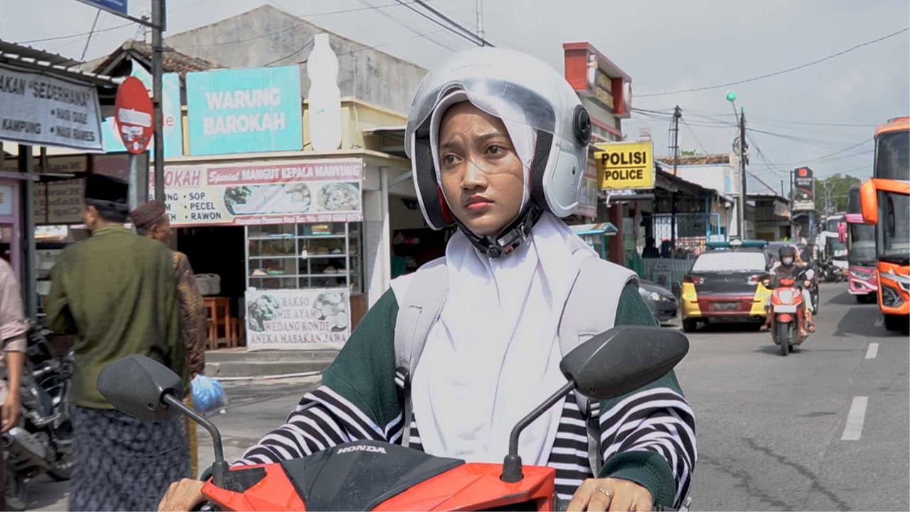 Backdrop – Keajaiban Dalam Pelukan Iman