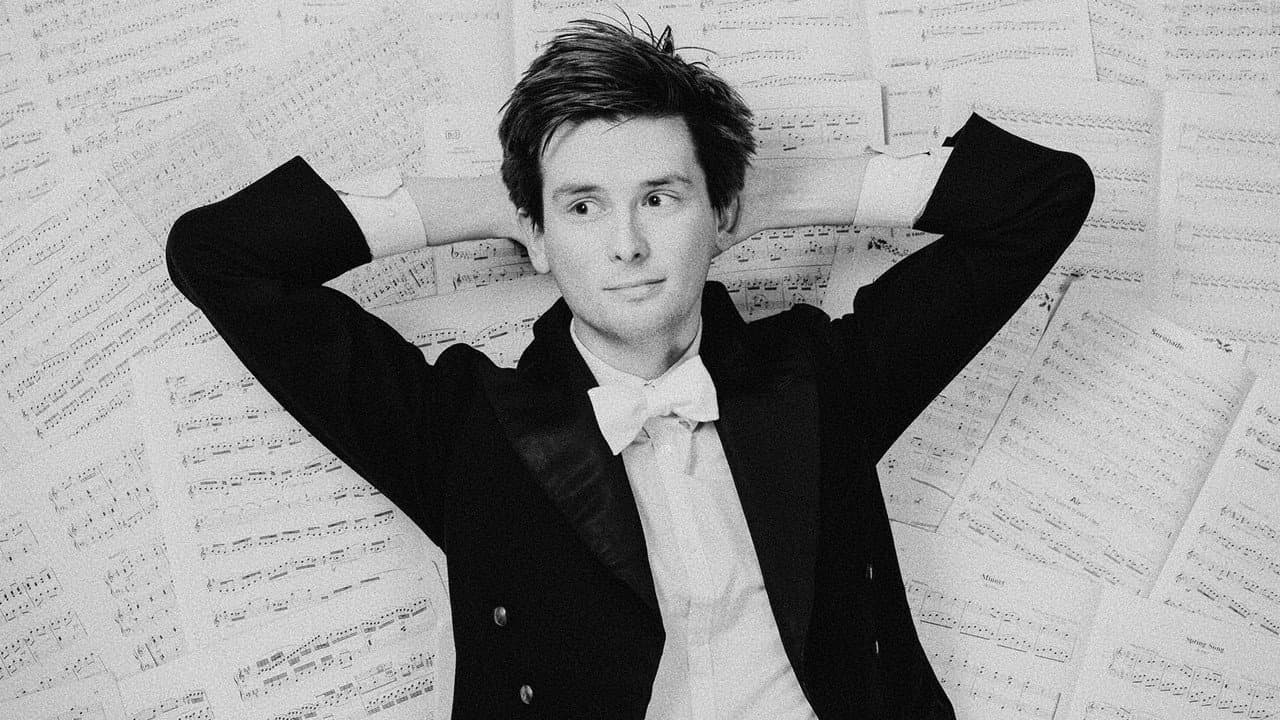 Backdrop – Kieran Hodgson: Maestro