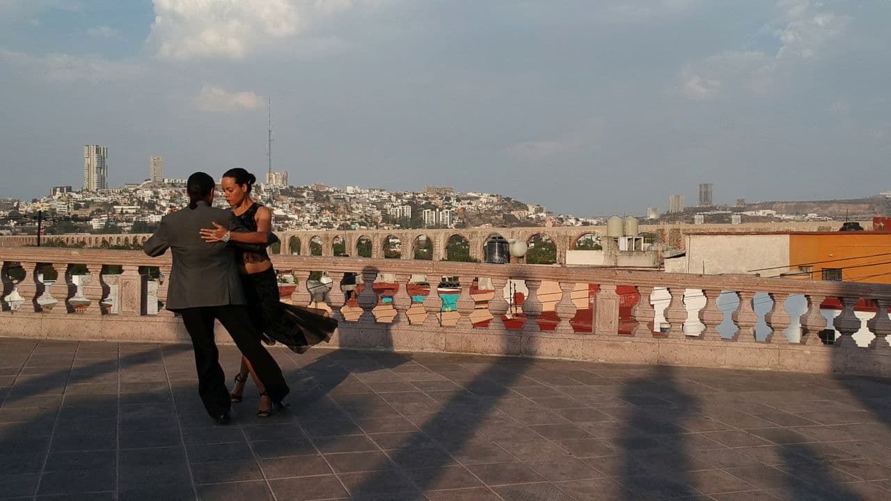 Backdrop – Baile de abrazo