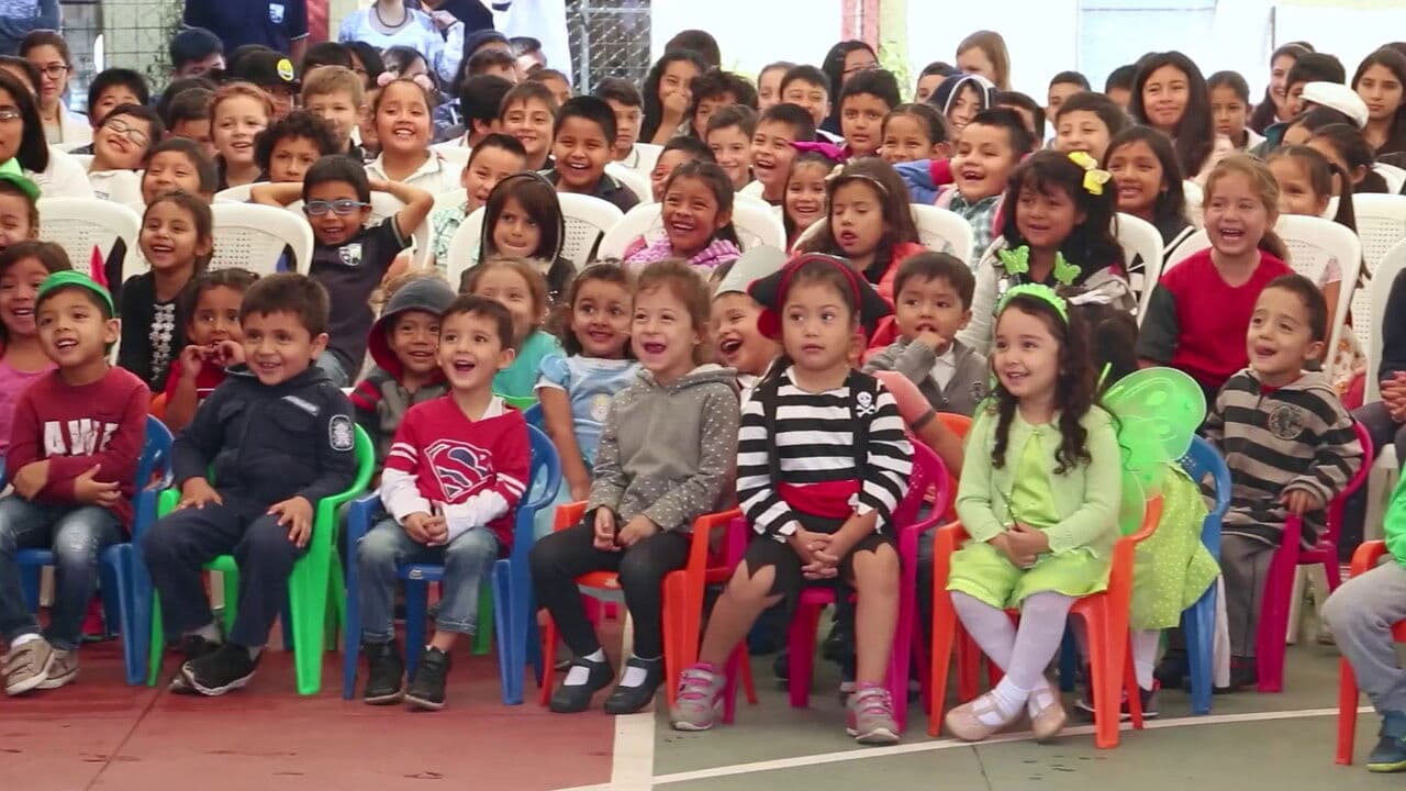 Backdrop – La Charada Teatro - Puppeteers in Guatemala