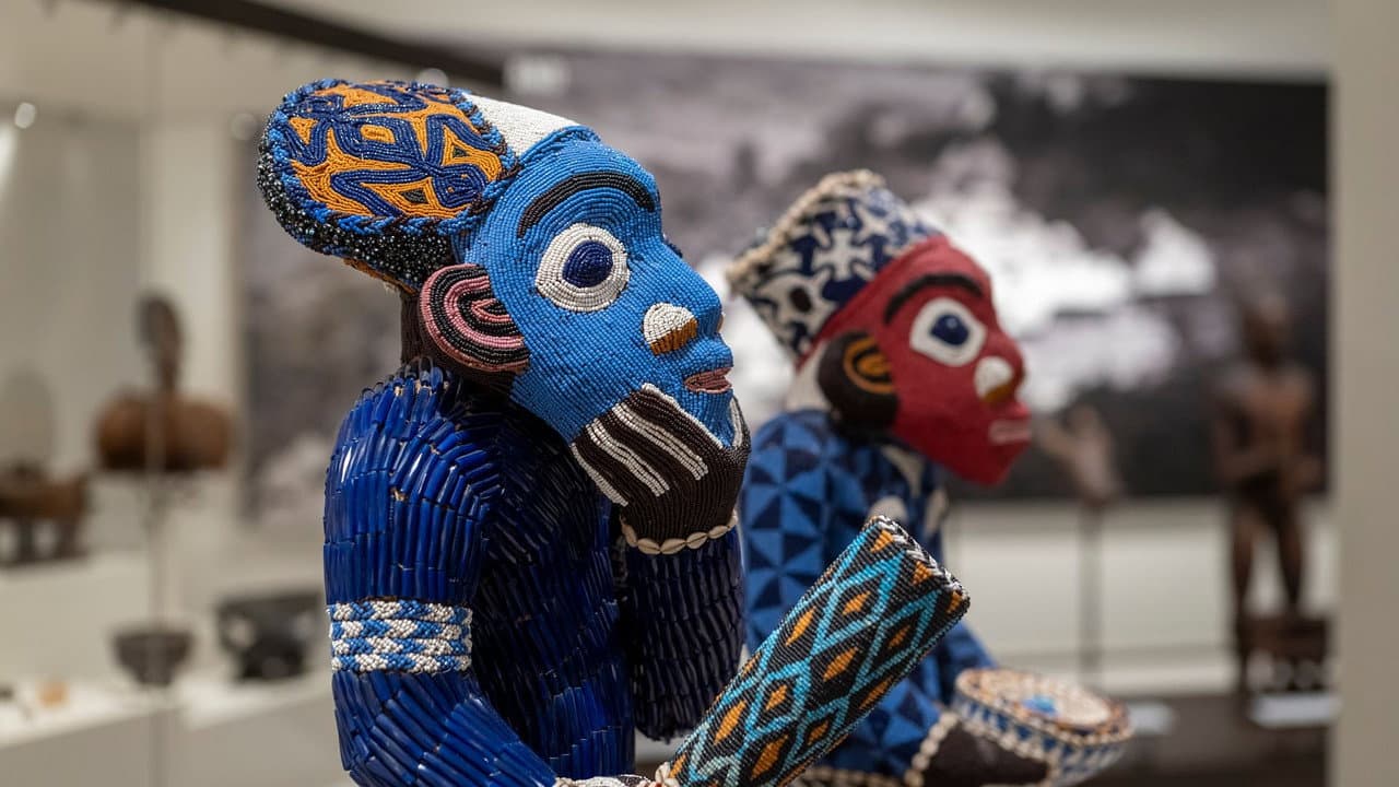 Backdrop – Der Perlenthron - Kameruns Kulturerbe in deutschen Museen