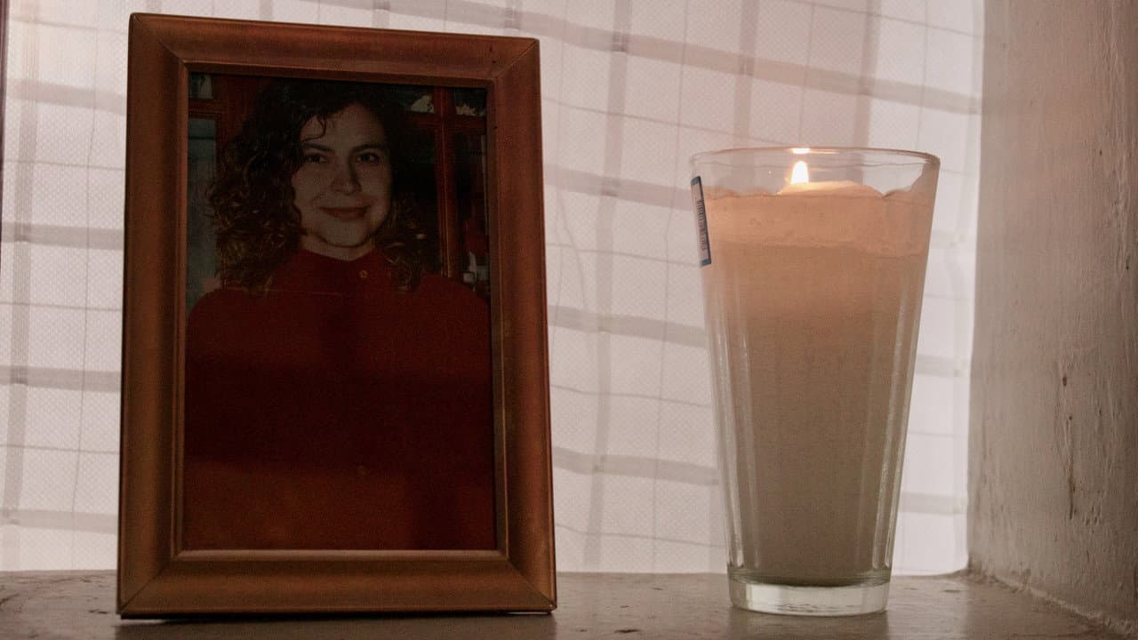 Backdrop – Mamá, se está muriendo el mundo