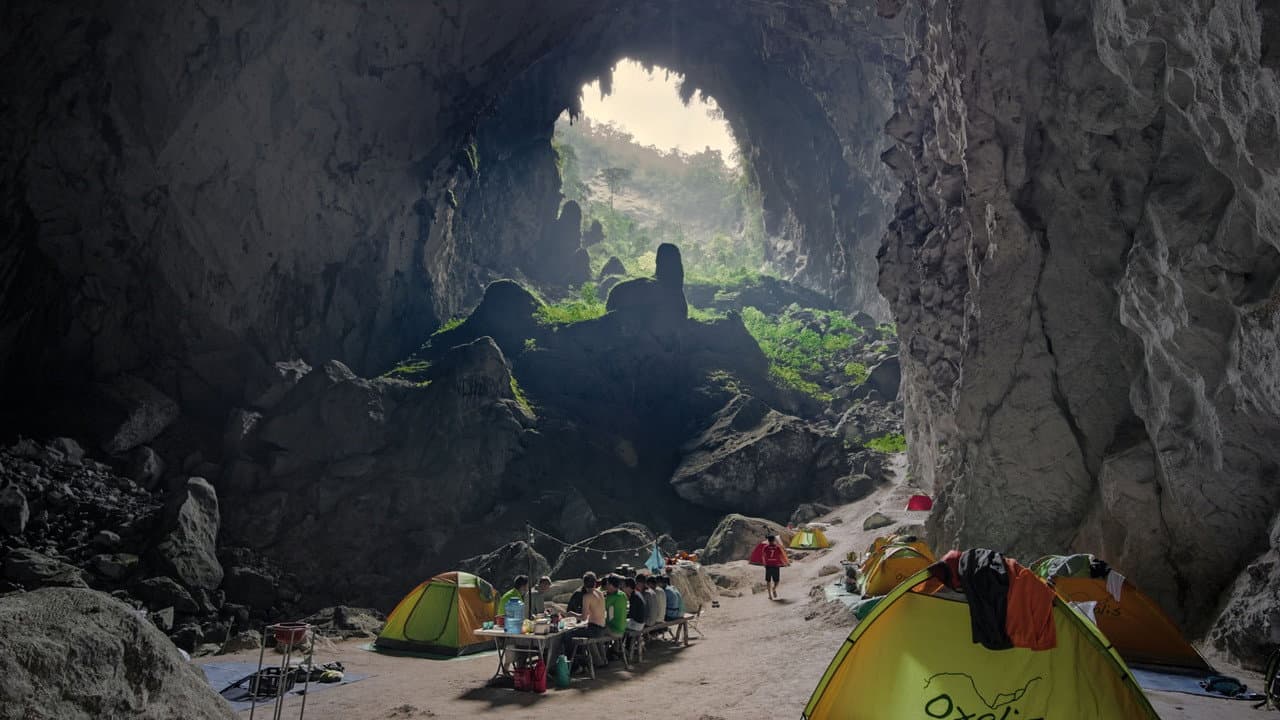 Backdrop – A Crack in the Mountain
