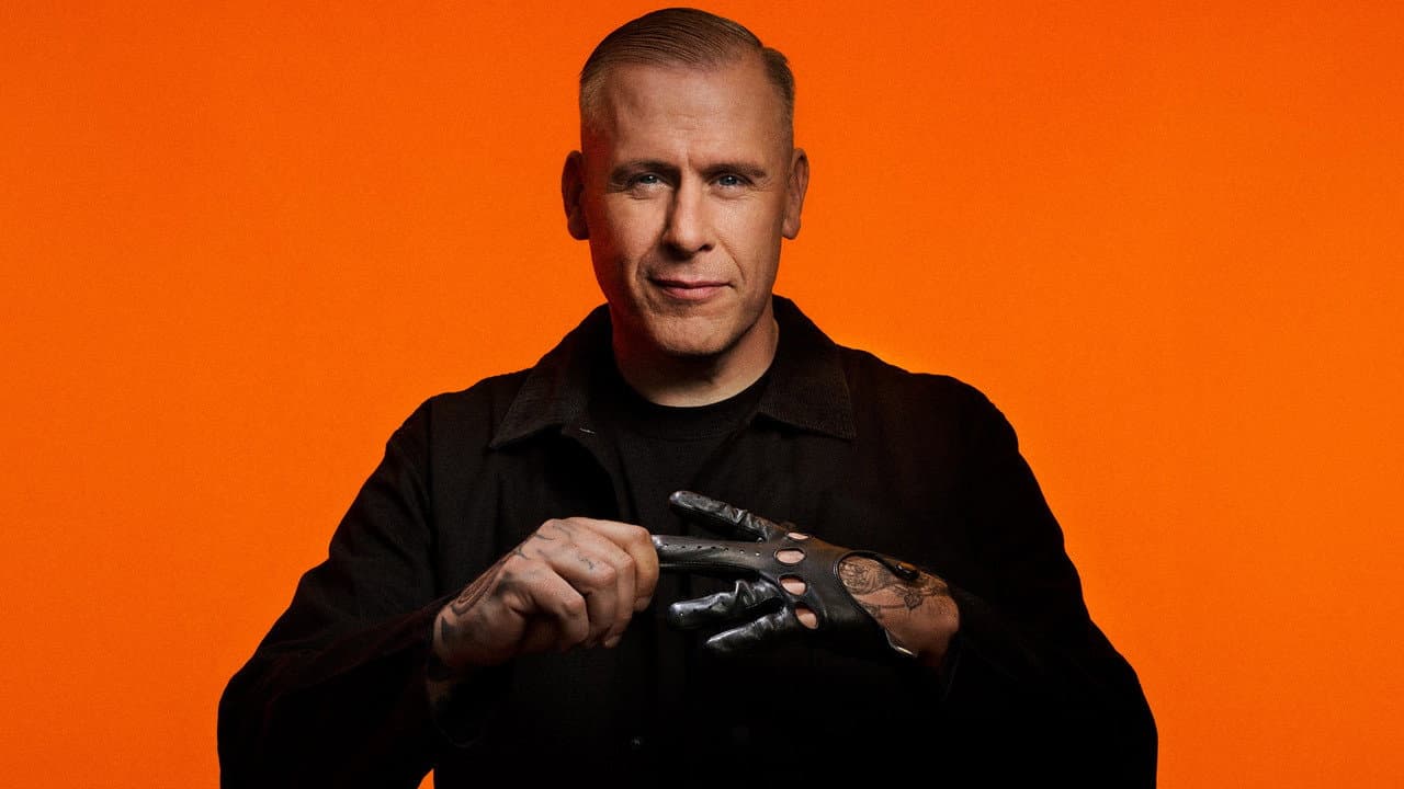 Backdrop – Liam O’Connor: Nu som Komiker