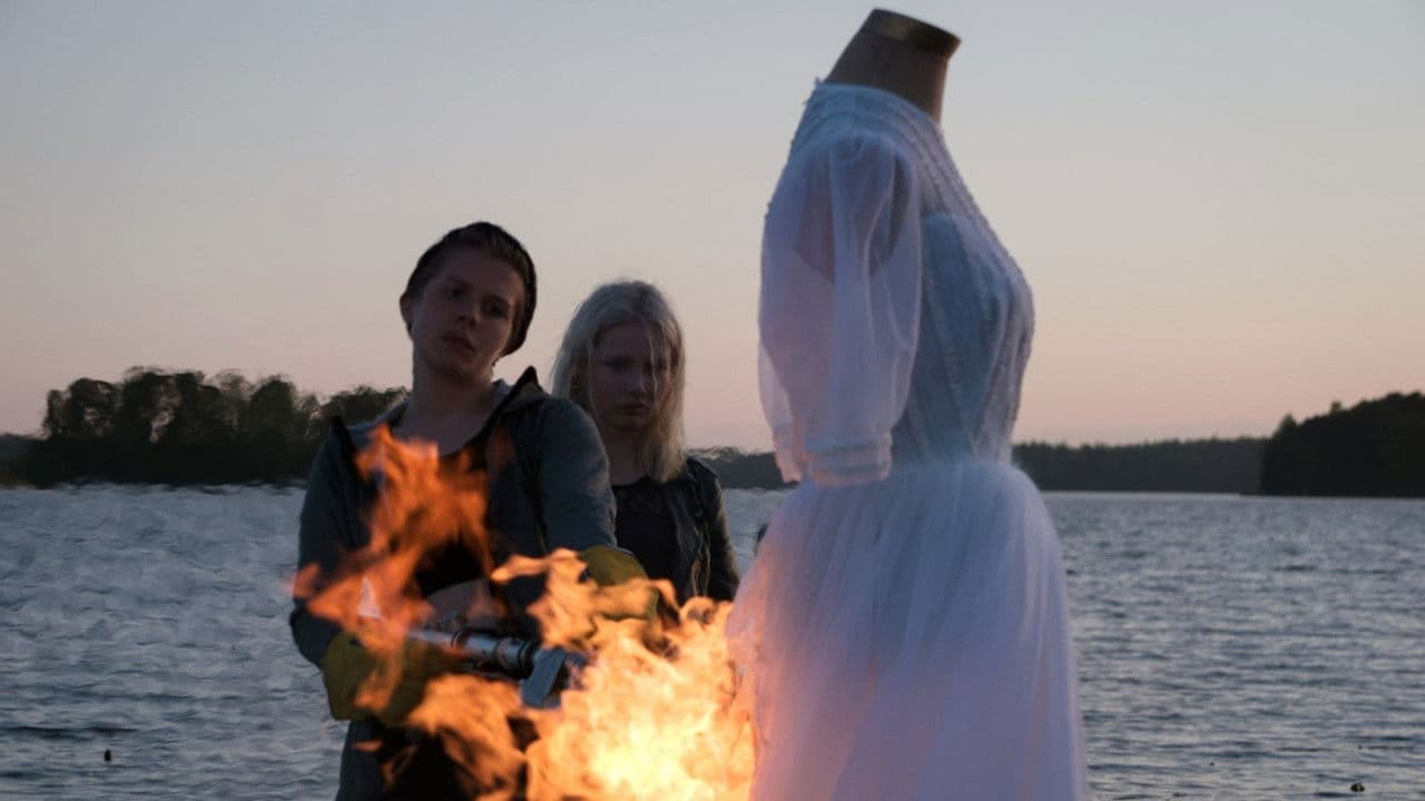 Backdrop – Thick Lashes of Lauri Mäntyvaaran