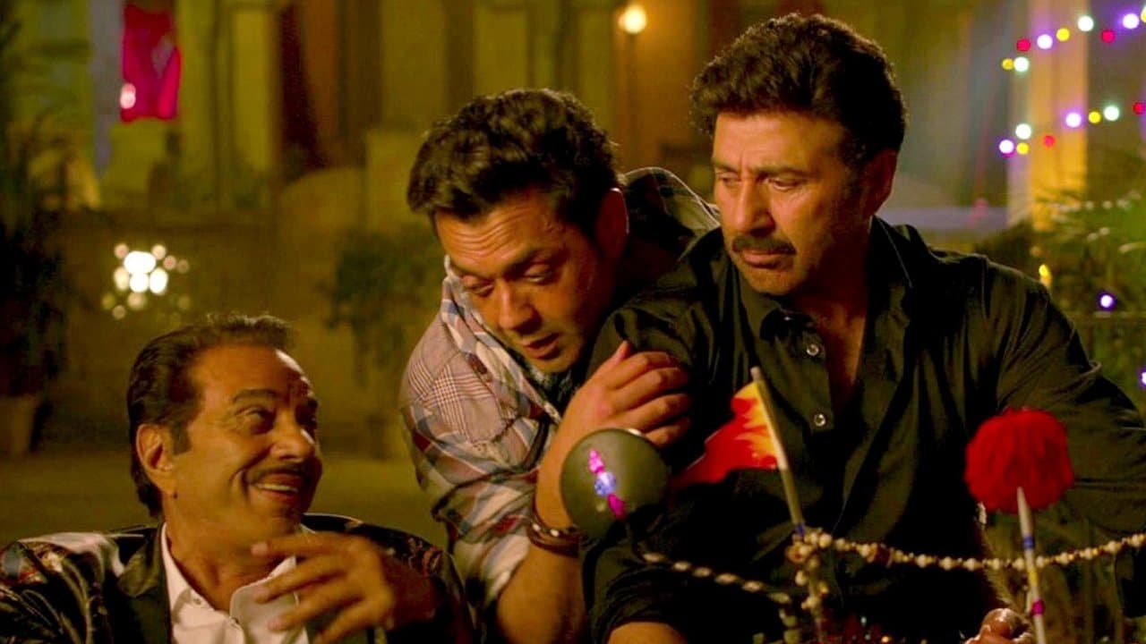 Backdrop – यमला पगला दिवाना फिर से