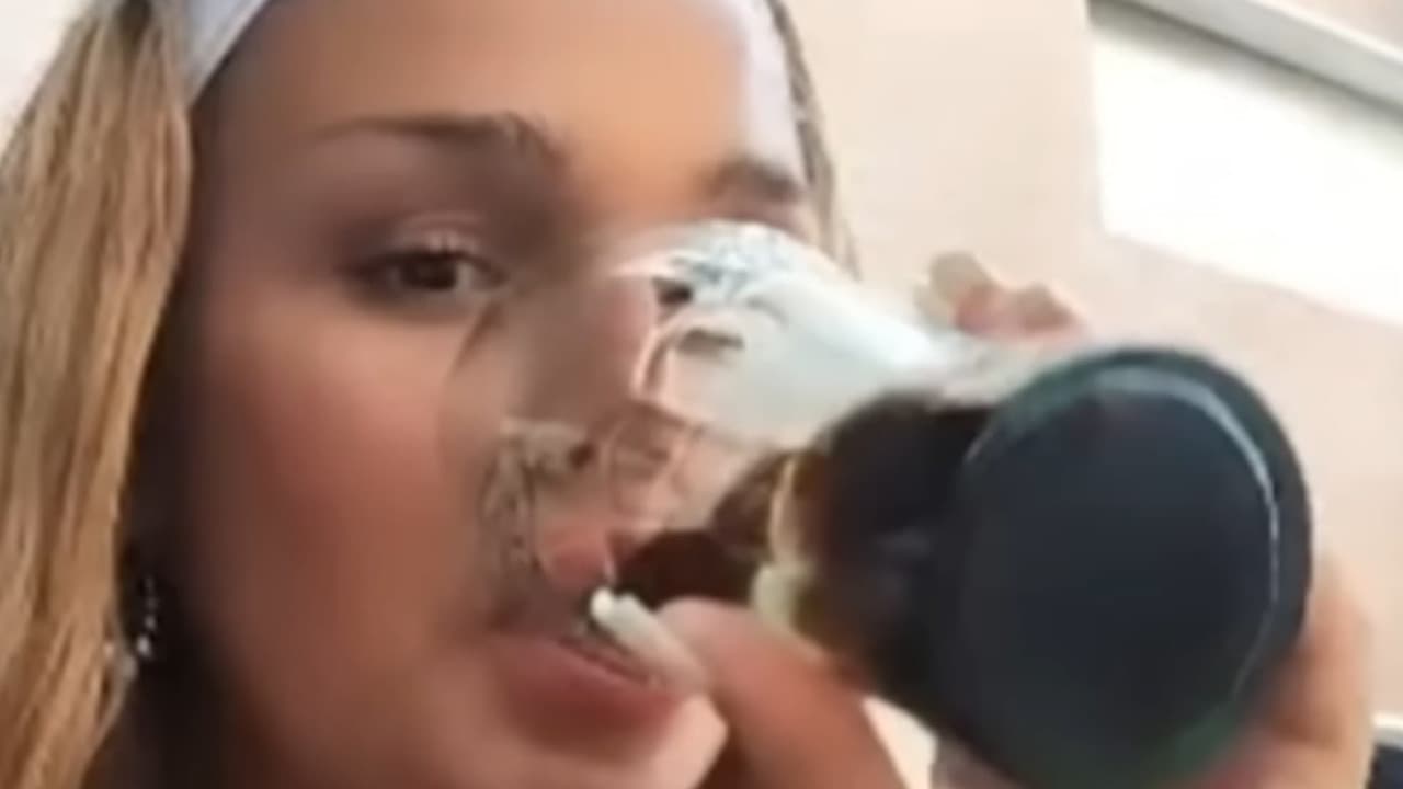 Backdrop – Triana Marrash y Cata acaban en chirona