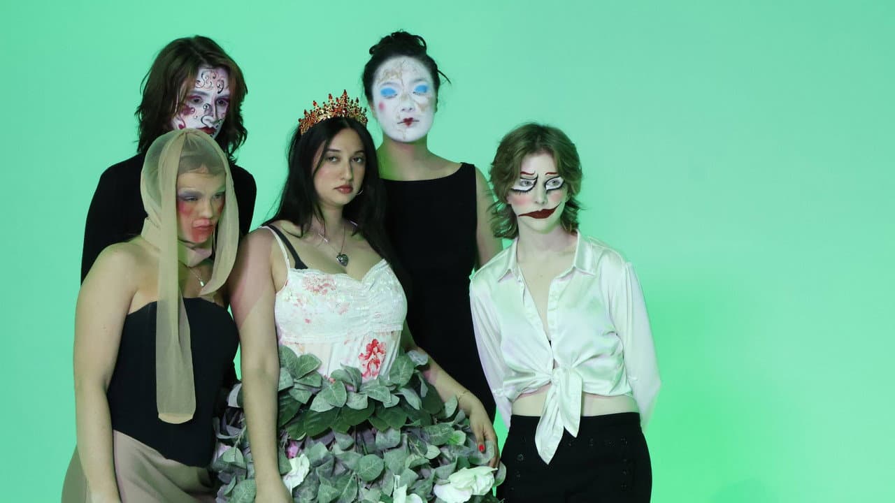 Backdrop – Doll Parts