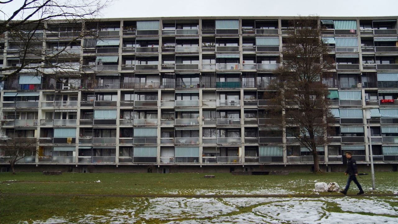 Backdrop – Gyrischachen - von Sünden, Sofas und Cervelats