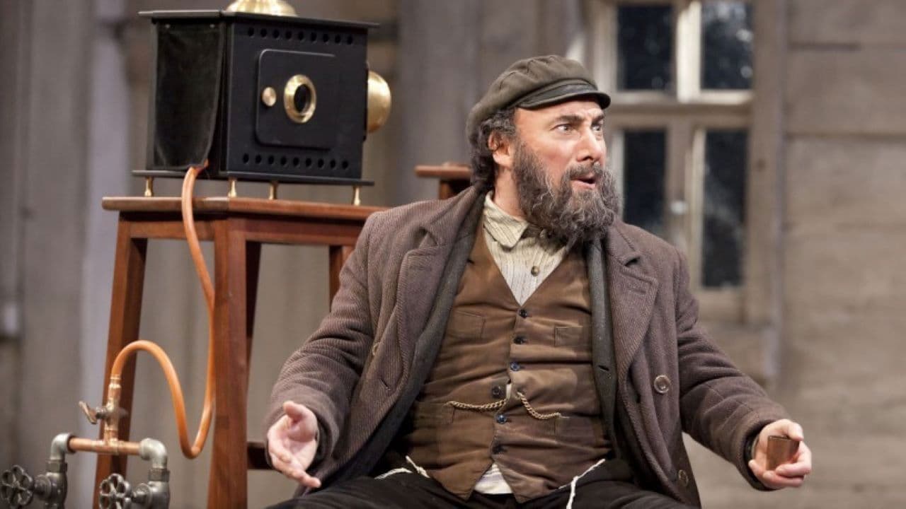 Backdrop – National Theatre Live: Travelling Light