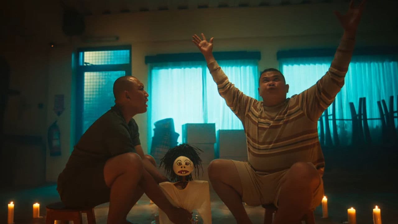 Backdrop – Tiba Tiba Setan