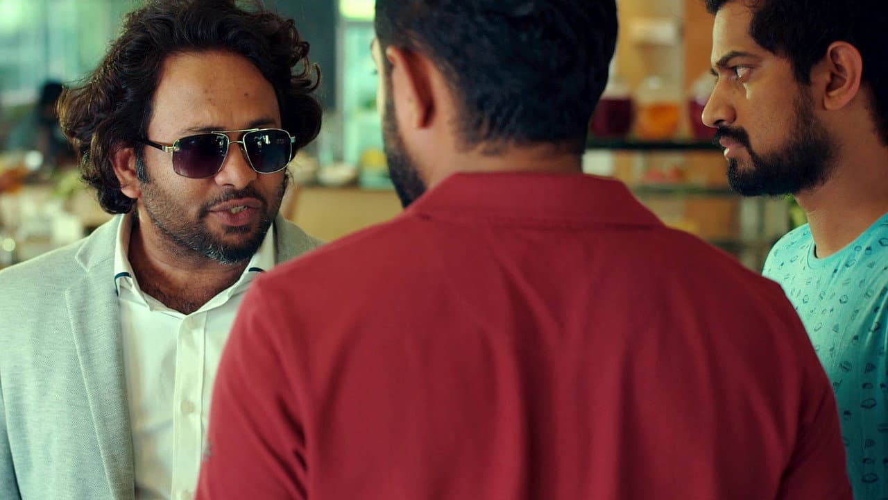 Backdrop – വിജയ് സൂപ്പറും പൗര്‍ണമിയും