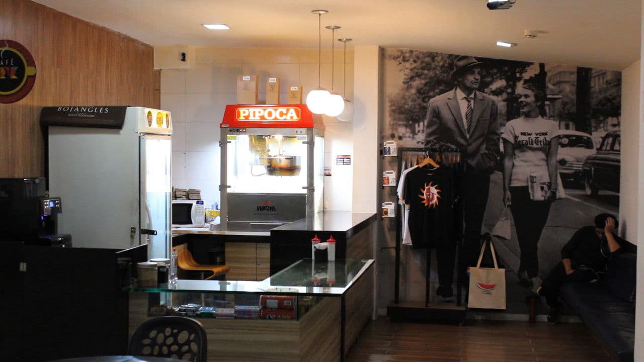 Backdrop – Cine Arte Pajuçara: O Último Cinema de Rua de Maceió