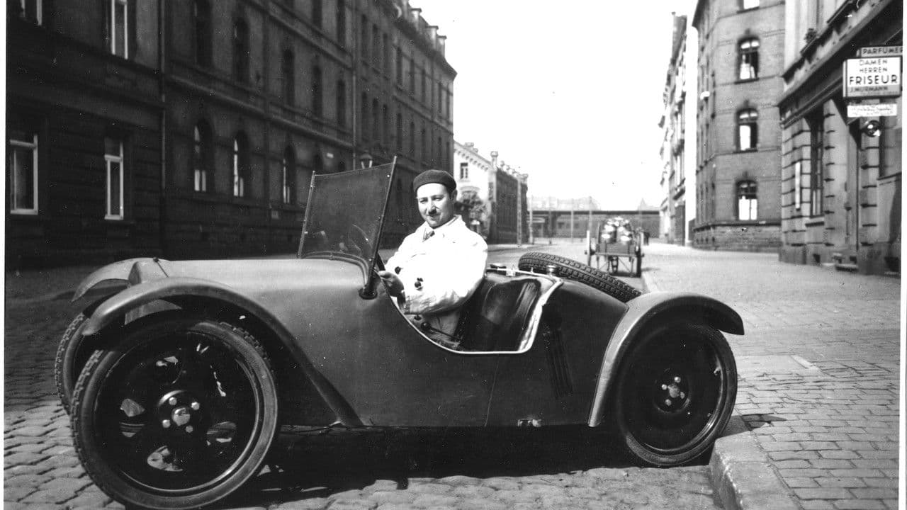 Backdrop – Ganz: How I Lost My Beetle