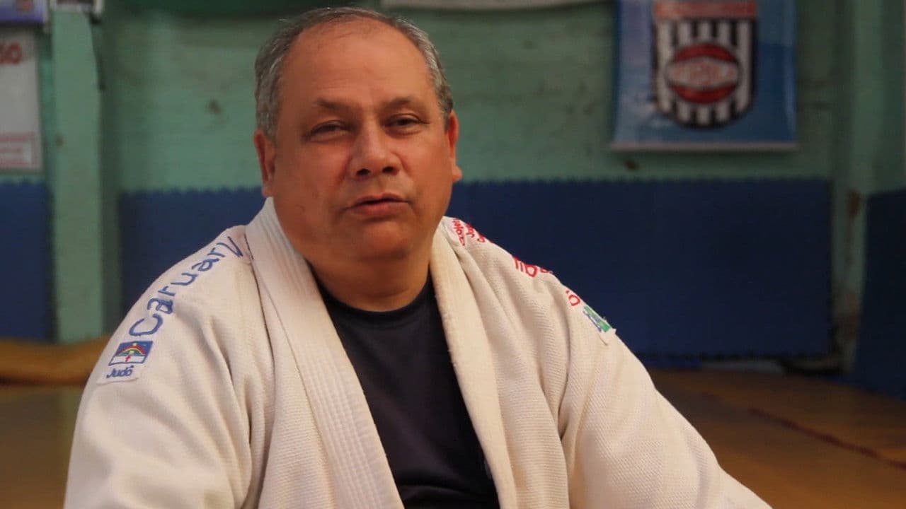 Backdrop – Mãos de Pedra