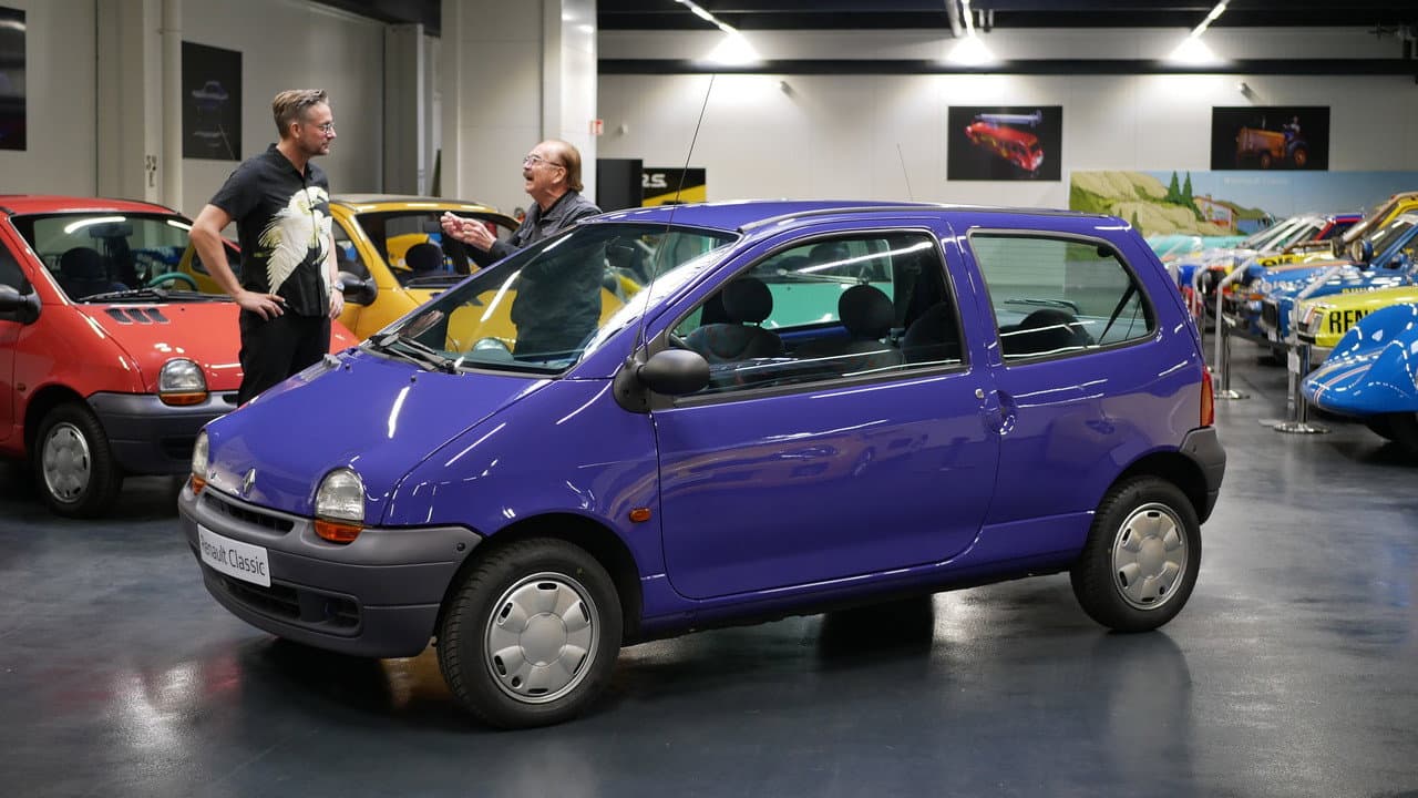 Backdrop – Les Grandes Heures de l'automobile : Renault
