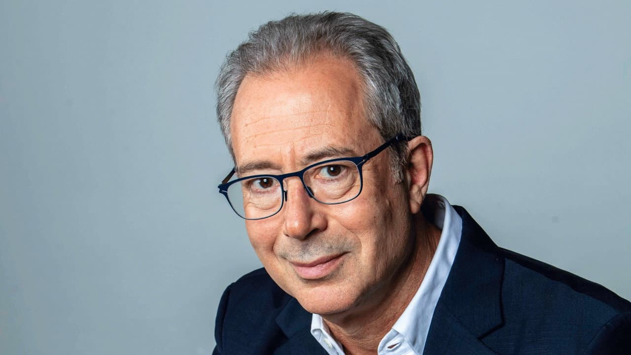 Backdrop – Ben Elton: Live