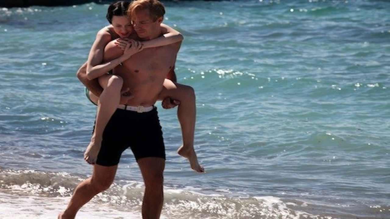 Backdrop – Wallis & Edward