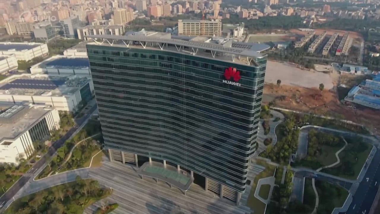 Backdrop – Weltmacht Huawei – Hightech-Riese unter Spionageverdacht