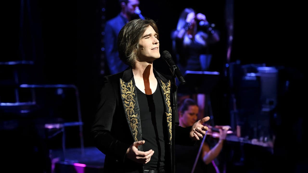 Backdrop – Amaury Vassili chante Mike Brant