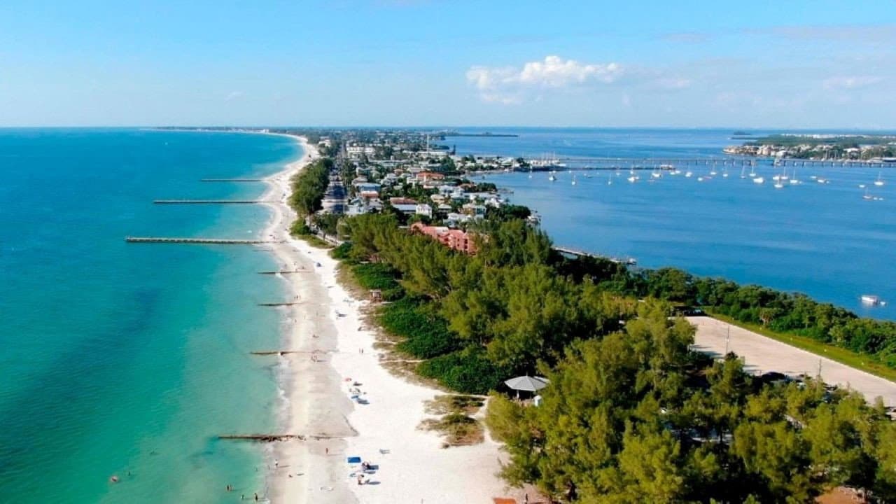 Backdrop – Floridas Golfküste - Seekühe, Sumpfboote, Schwammtaucher