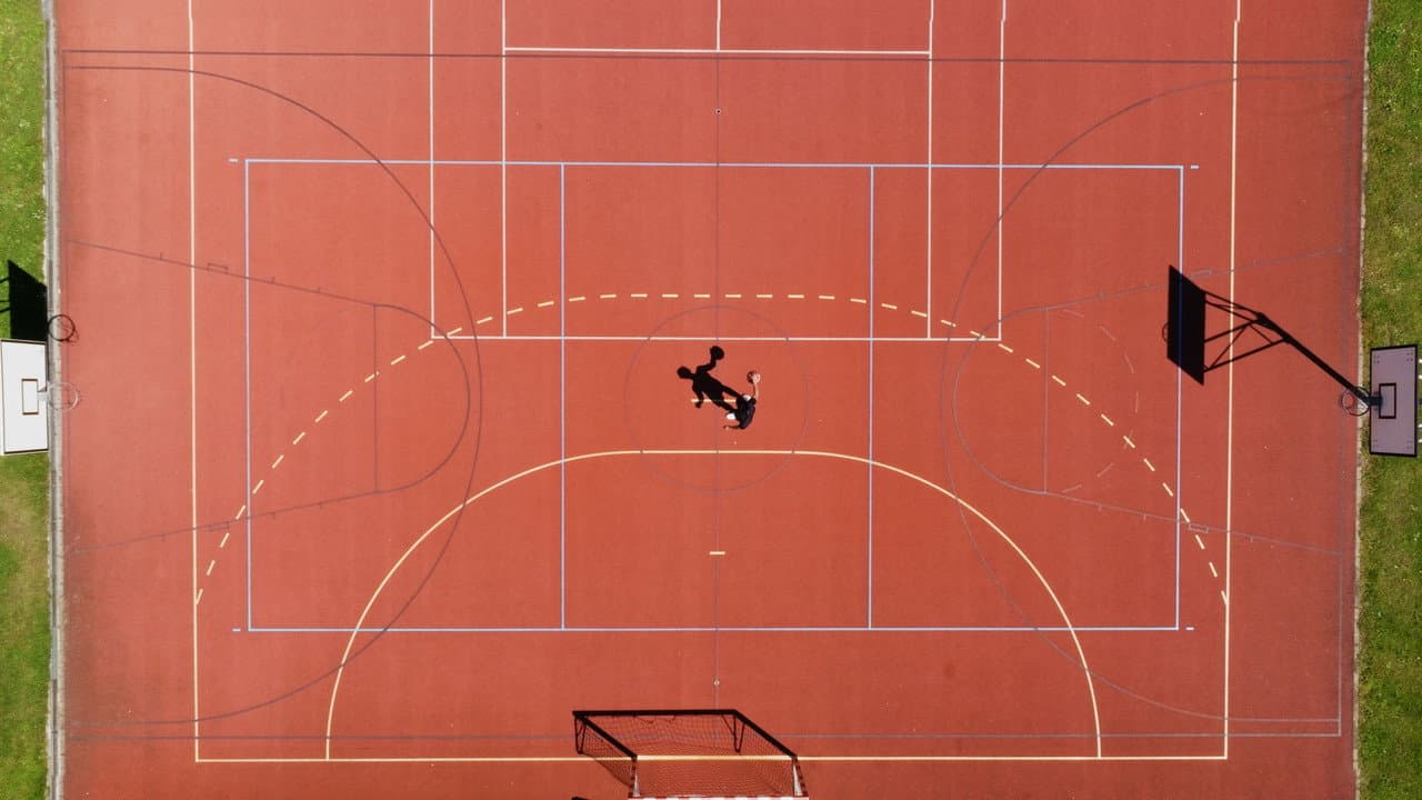 Backdrop – Der harte Weg als Basketballspieler in der Schweiz