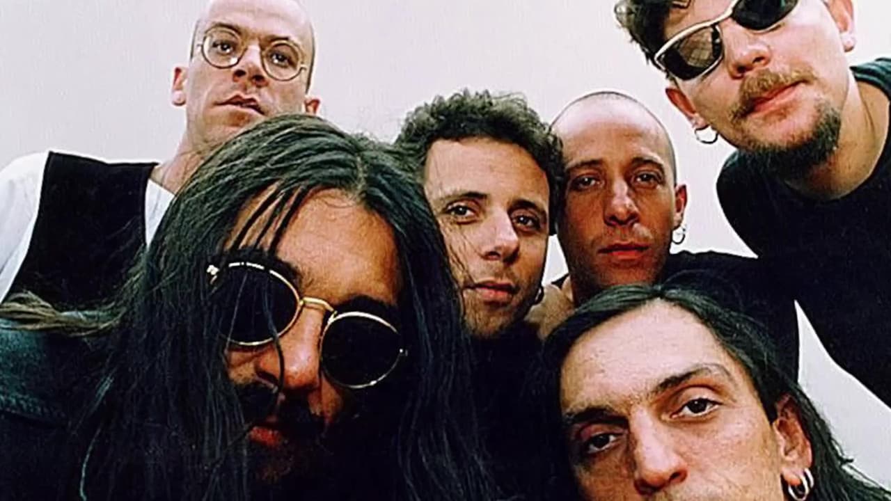 Backdrop – Sem Dentes: Banguela Records e a Turma de 94