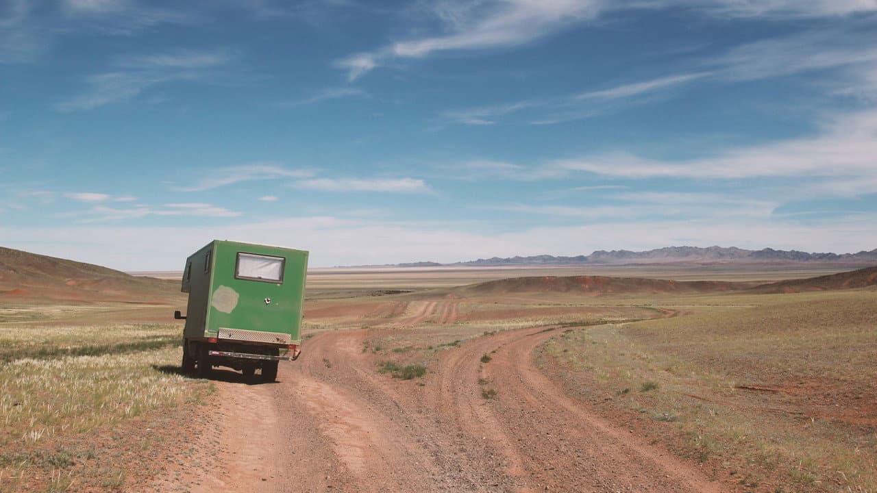 Backdrop – In 927km rechts: Teil 1: Auf der anderen Seite des Fernsehers