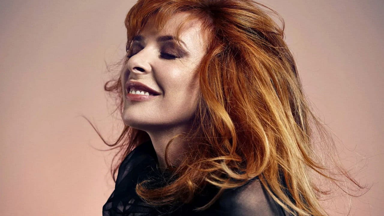 Backdrop – Mylène Farmer : sur les pas d'une icône