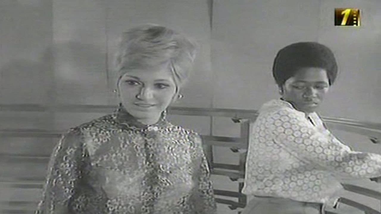 Backdrop – نساء من ذهب
