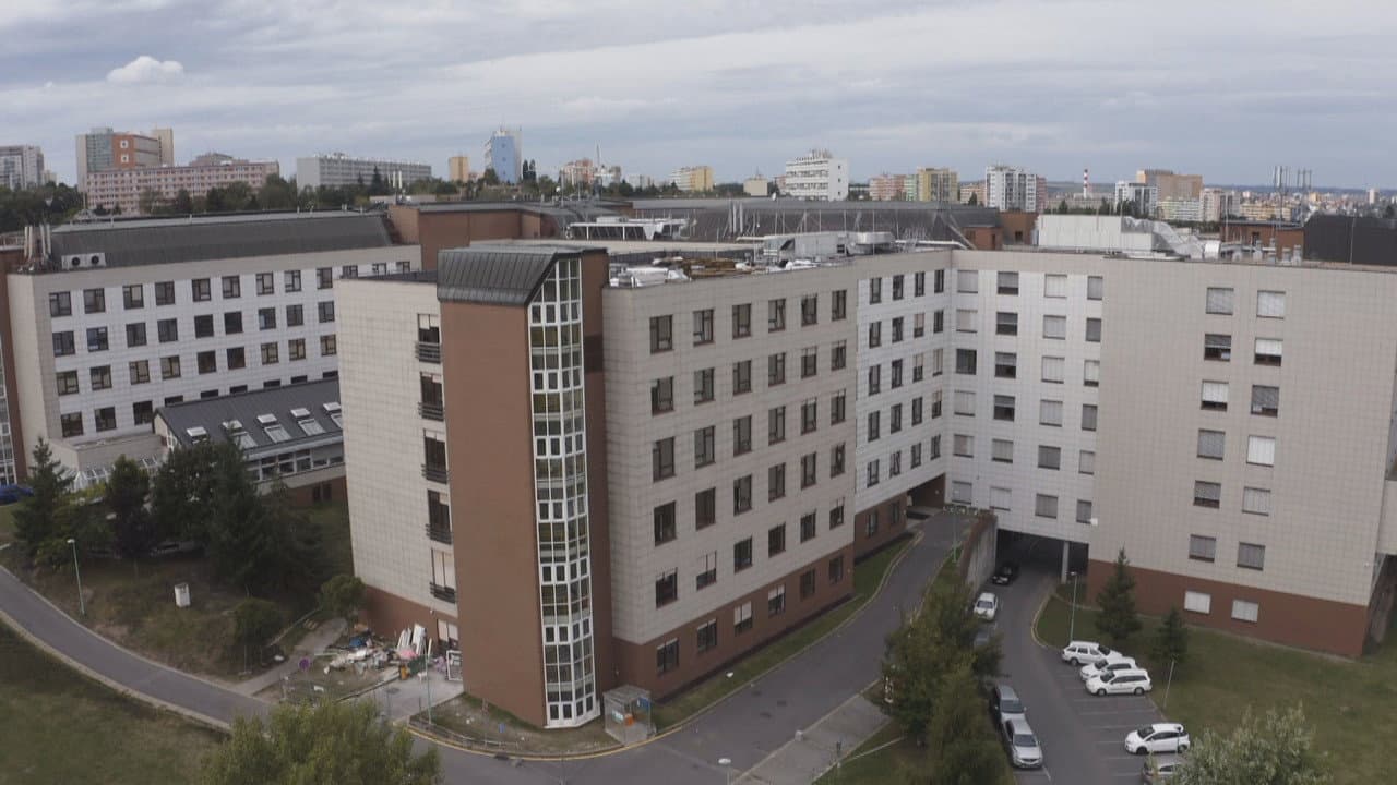 Backdrop – IKEM: Jak se zachraňují životy, které ještě nemusí skončit