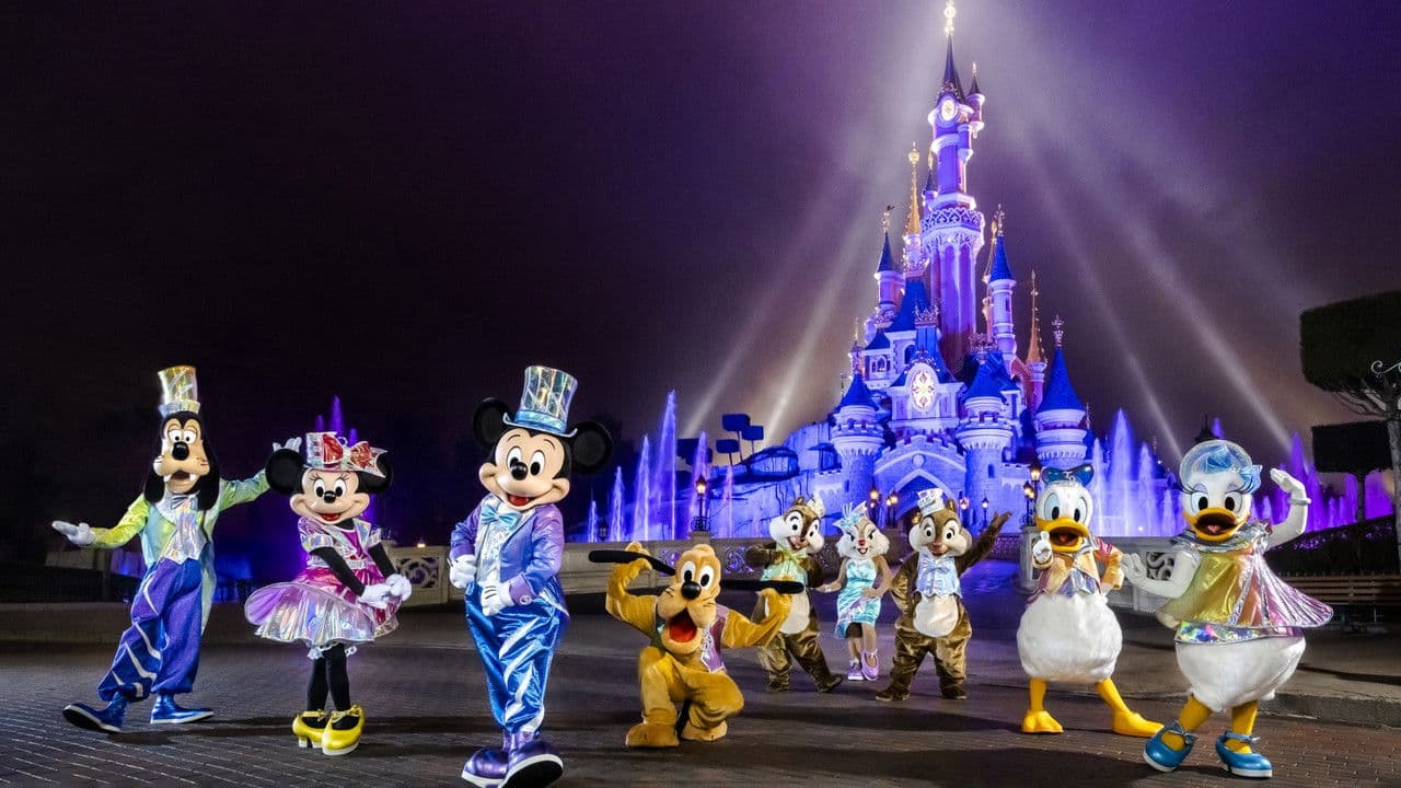 Backdrop – Disneyland Paris : Dans les Coulisses des Plus Grands Shows !