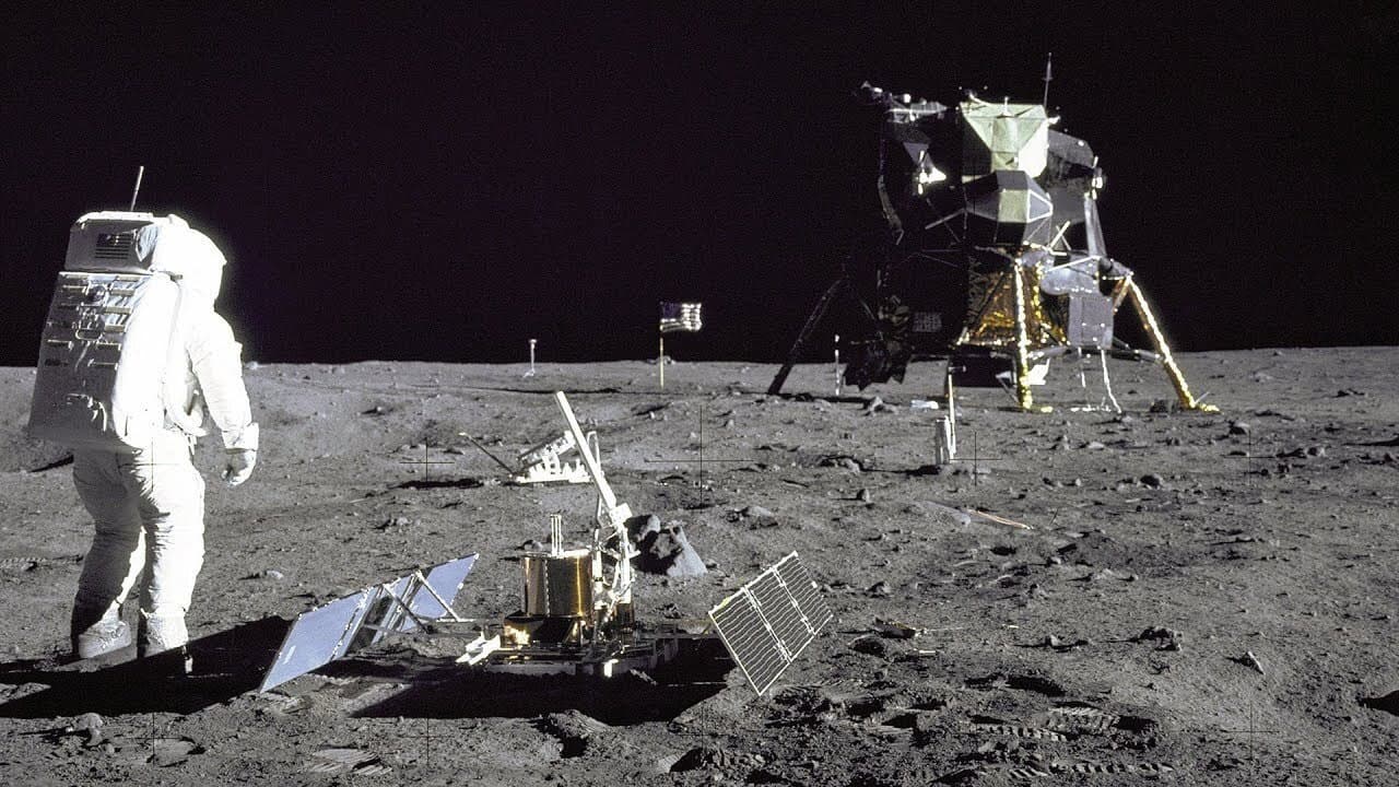 Backdrop – Moon Landing Live