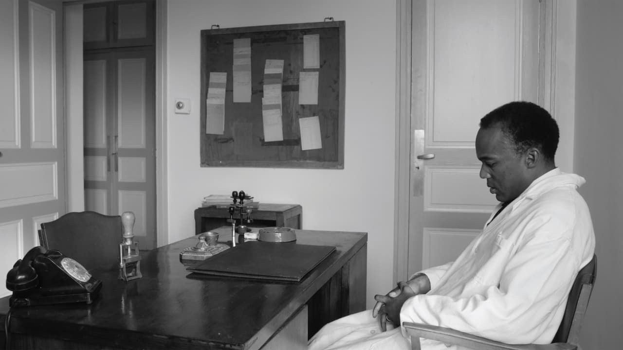 Backdrop – Chroniques fidèles survenues au siècle dernier à l’hôpital psychiatrique Blida-Joinville, au temps où le Docteur Frantz Fanon était chef de la cinquième division entre 1953 et 1956