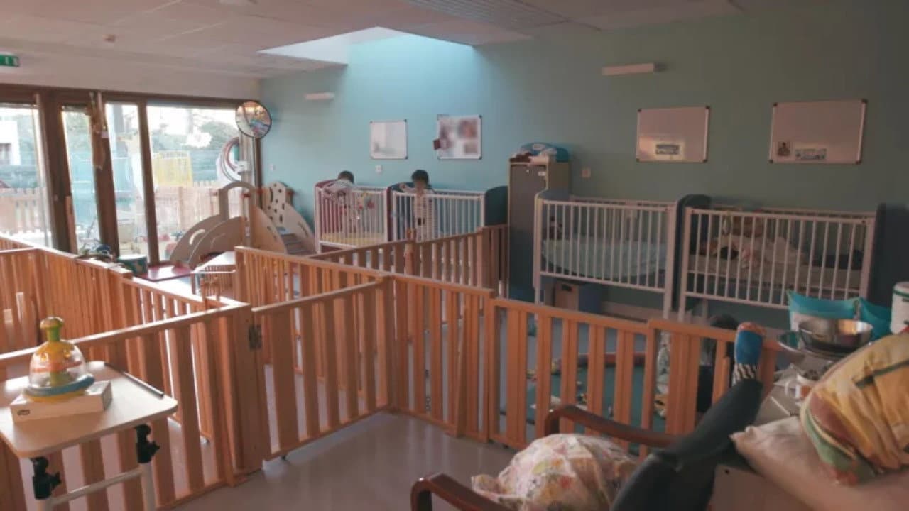 Backdrop – Bébés placés, la vie devant eux