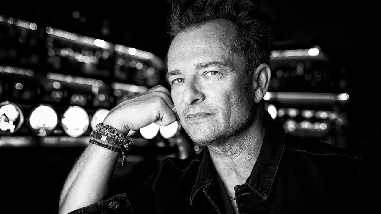 Backdrop – David Hallyday