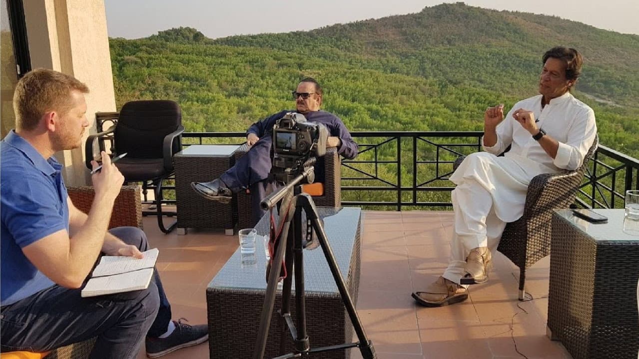 Backdrop – Dennis Does Pakistan