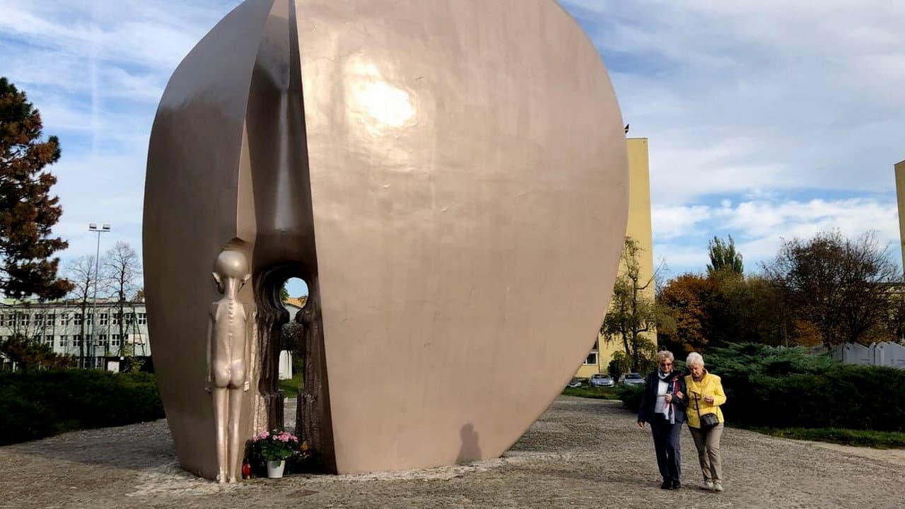 Backdrop – Kinderraub der Nazis: Die vergessenen Opfer
